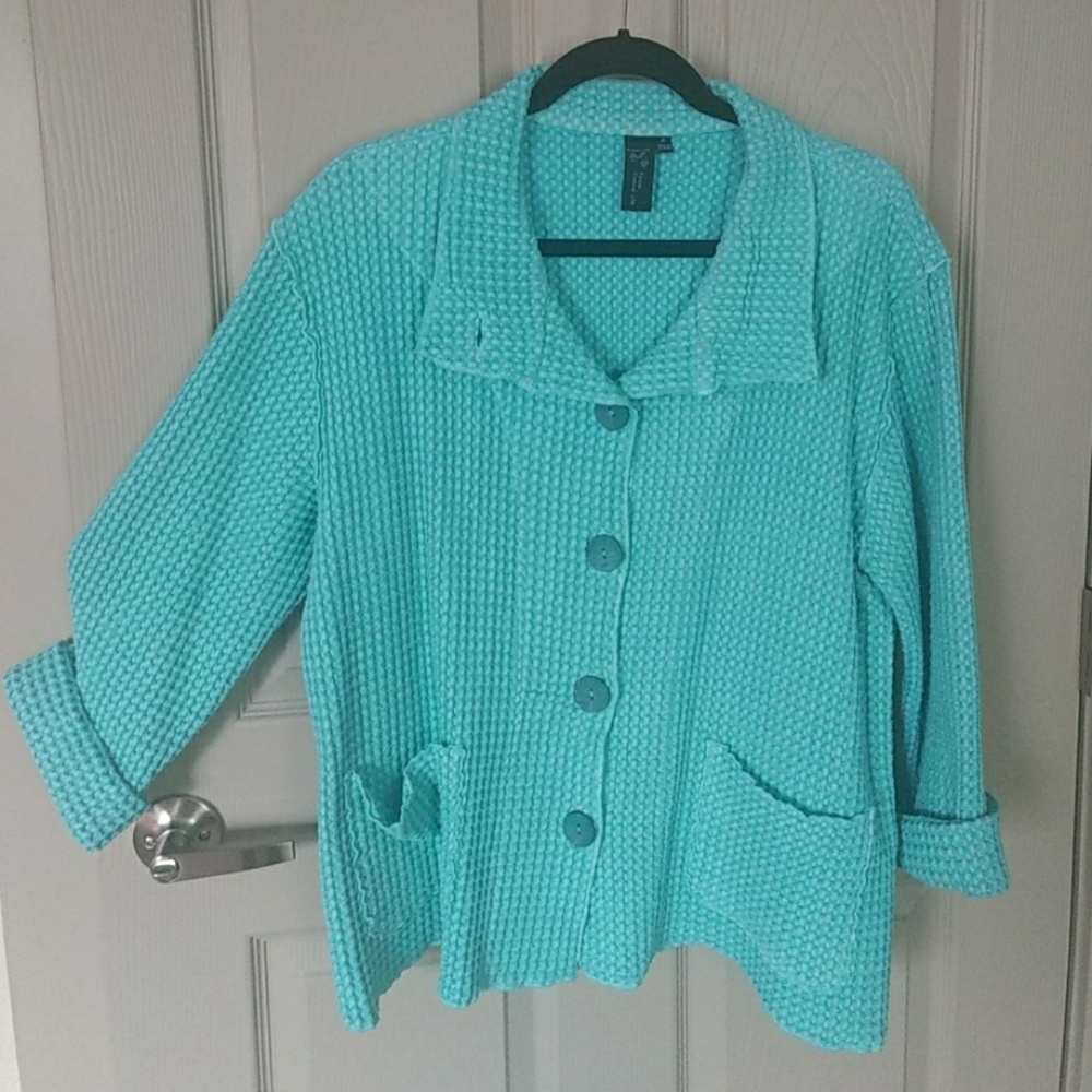 Waffle-weave swing jacket.